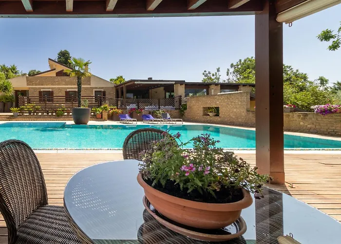 Apartment In Villa Giusa
